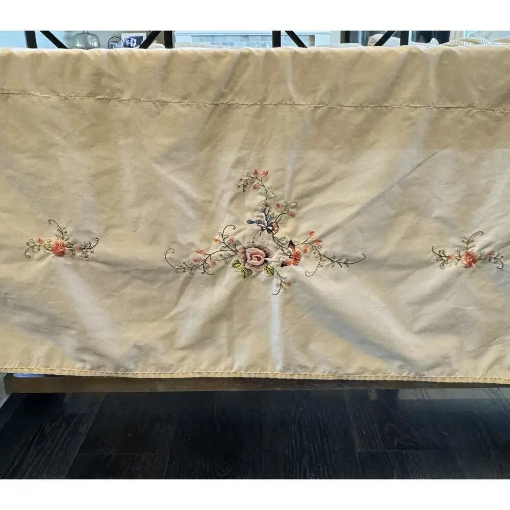 Vintage Handmade Tablecloth Embroidered Applique Flowers Butterflies 64